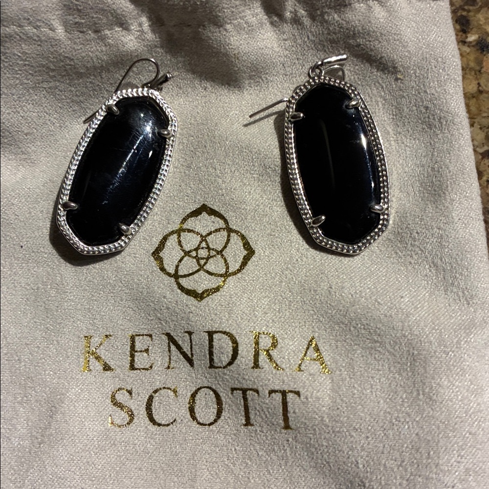Kendra Scott Danielle Earrings black set in silver
